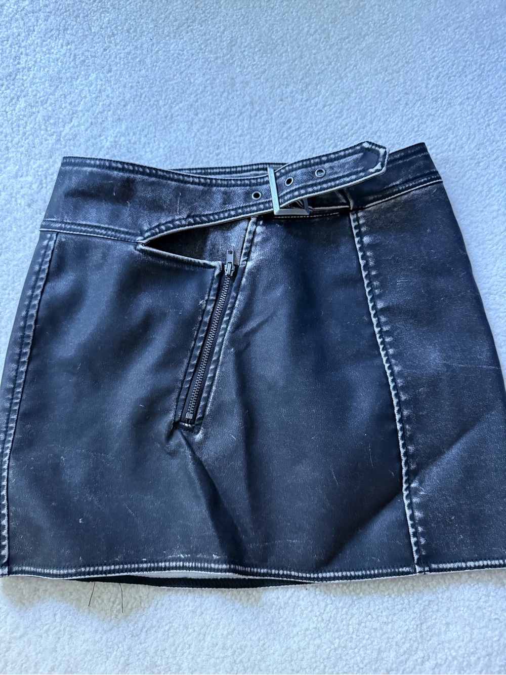 Washed black mini skirt leather with buckle
